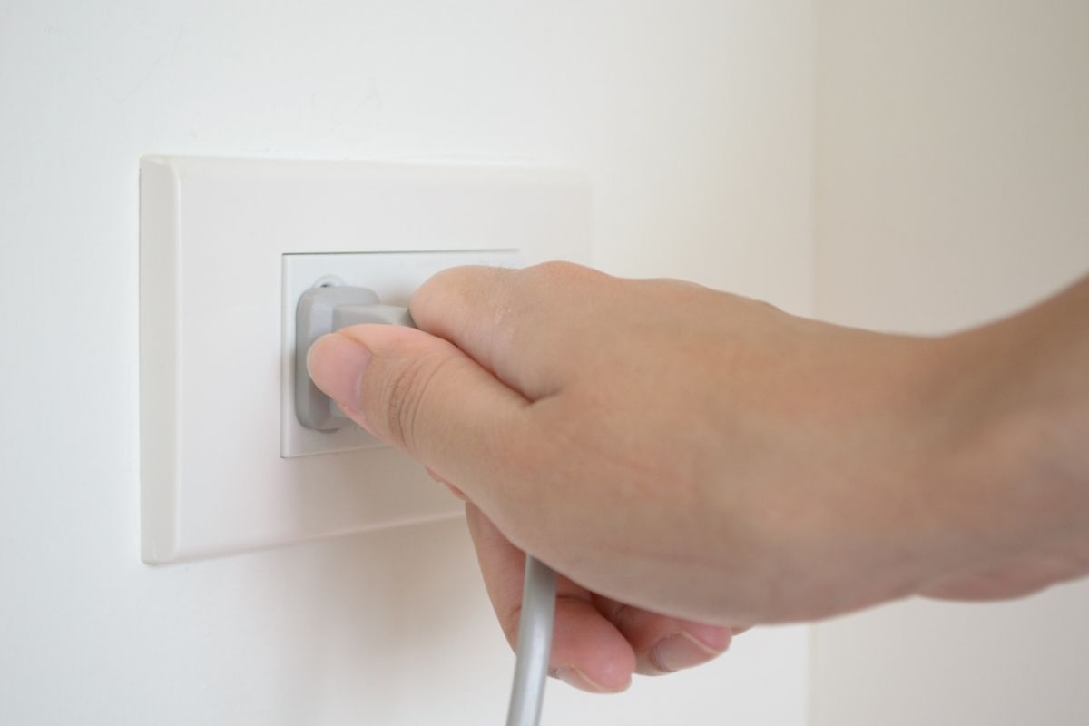 Should I Unplug My Refrigerator If Away for Four Months? Advice for Energy Savings
