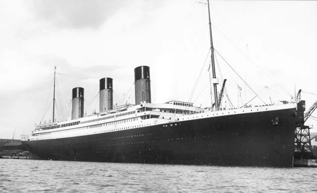What controversies exist about the Titanic's funnels, and how can myths be clarified